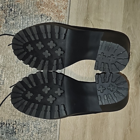 Torrid Black Chunky Heel Shoes - Picture 3 of 6